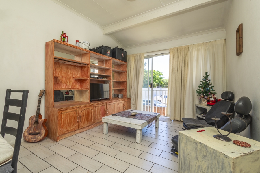 1 Bedroom Property for Sale in Oakglen Western Cape